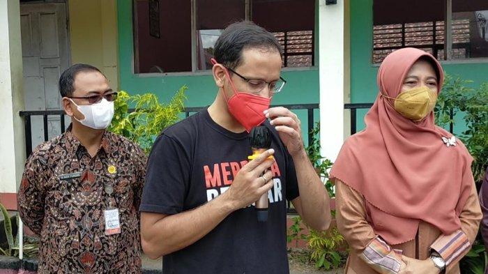 Terkejut Guru di Lombok Honornya hanya Rp 100 Ribu, Menteri Nadiem: Itu Menyakitkan Hati Saya