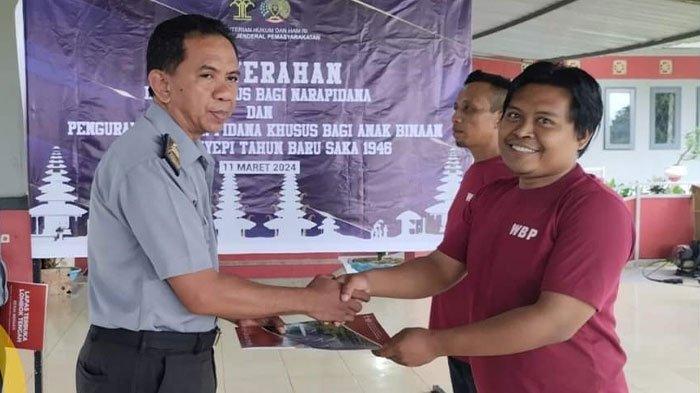 Dua Warga Binaan Lapas Terbuka Lombok Tengah Terima Remisi Khusus Hari Raya Nyepi 2024