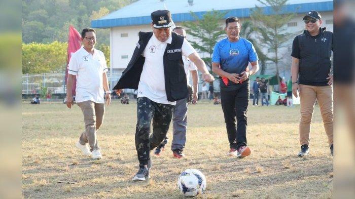Turnamen Sepak Bola U40 Kota Bima Diikuti 16 Tim