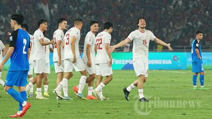 Selebrasi pemain Timnas Indonesia usai mencetak gol kegawang Filipina saat laga Grup F putaran kedua kualifikasi piala dunia 2026 zona Asia di Stadion Utama Gelora Bung Karno (SUGBK), Senayan, Jakarta Pusat, Selasa (11/6/2024).