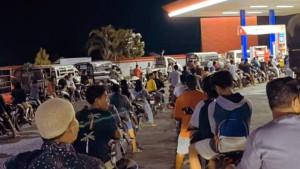 Antrean-kendaraan-di-SPBU-Lombok-Timur-NTB.jpg