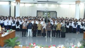 Bupati-Lombok-Barat-LAZ-serahkan-SK-PPPK-dan-CPNS.jpg
