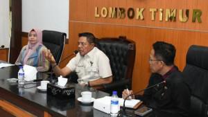 Bupati-Lombok-Timur-H-Haerul-Warisin-saat-memimpin-rapat.jpg