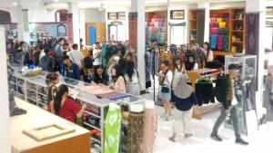 Dharma-Setya-Artshop-Desa-Sukarara.jpg