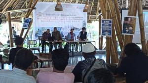 Diskusi-Publi-Walhi-NTB-bersama-sejumlah-pihak-membahas-kerusakan.jpg