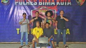 Dua-Pemuda-di-Bima-Nekat-Bobol-Sekolah-Ambil-Laptop-hingga-Buku-Tabungan.jpg