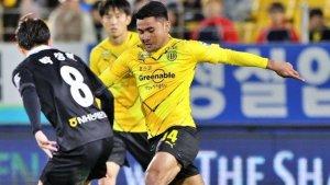 Fullback-Jeonnam-Asnawi-Mangkualam.jpg