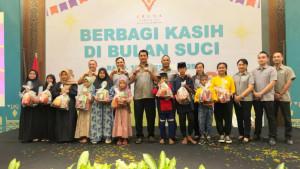 Hotel-Aruna-Senggigi-Lombok-Berbagi-takjil1.jpg