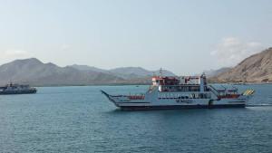 Kapal-Ferry-saat-sandar-di-Pelabuhan-Poto-Tano-Kabupaten-Sumbawa-Barat.jpg