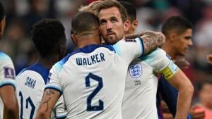 Kyle-Walker-dan-Harry-Kane.jpg