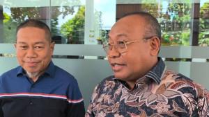 Lalu-Gita-Ariadi-dan-Mohammad-Rum-saat-ditemui-di-Kejati-NTB.jpg