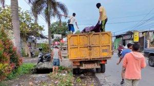 Pengangkutan-sampah-yang-dilakukan-DLHK-Lombok-Timur-di-Kota-Selong.jpg