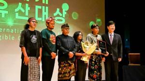 Pertunjukan-Wayang-Sasak-di-Korea.jpg