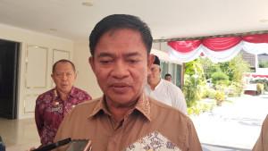Pj-Gubernur-NTB-Hassanudin-saat-memberikan-7777.jpg