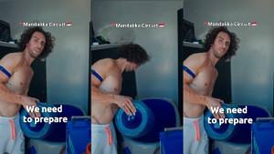 Potret-pembalap-MotoGP-Alex-Rins-mandi.jpg