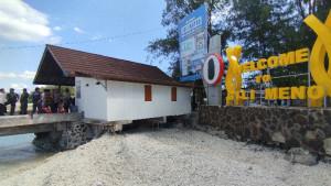 Sejumlah-pengunjung-Gili-Meno-gg.jpg