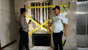 Seorang-saksi-kecelakaan-lift-di-kantor-gubernur-jateng.jpg