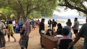 Suasana-di-Pelabuhan-Ombak-Beleq.jpg