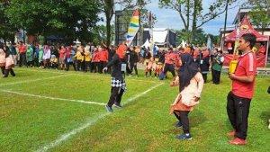 Suasana-saat-Ibu-ibu-PKK-mengiat-1022023.jpg