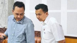 Terdakwa-Dolly-Suthajaya-Nasution-baju-putih.jpg