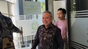 Wakil-Ketua-DPRD-NTB-Muzihir-usai-menjalani-pemeriksaan-di-Kejati.jpg
