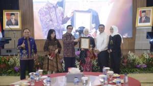 Yasonna-dan-Putri-Ariani.jpg