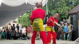 buja-kandada-bela-diri-mbojo-khitan-anak-bupati-bima.jpg