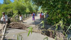 jembatan_rusak_apitaik_masbagik_20405060jpg.jpg