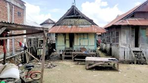 potret-kumuh-desa-belakang-kantor-bupati-bima.jpg