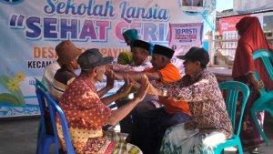 sekolah-lansia-bagik-payung-selatan.jpg