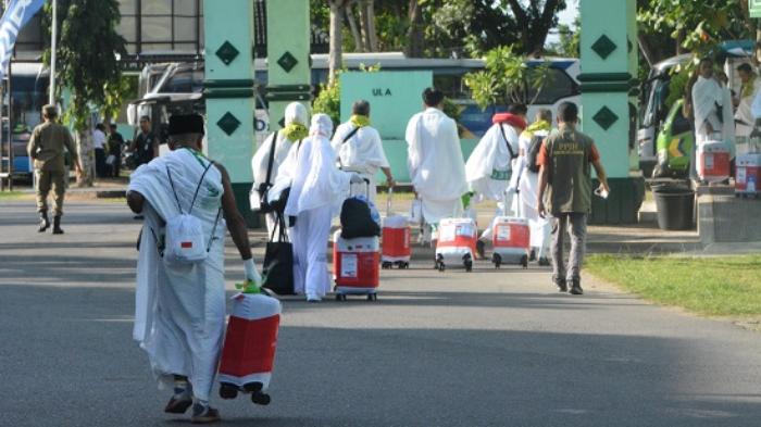 116-Jemaah-Calon-Haji-NTB-Kloter-13-Tiba-di-Asrama-Haji-Embarkasi-Lombok.jpg