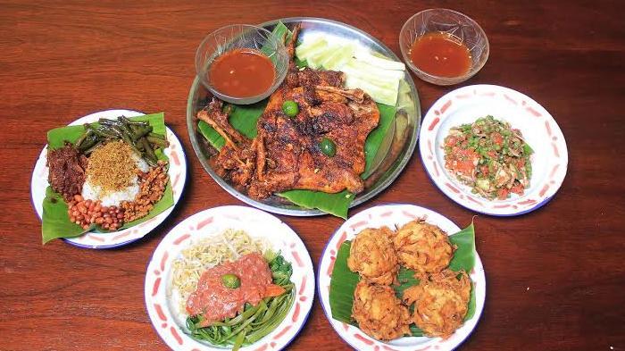 Ayam-taliwang-dan-pelengkapnya-pelecing-kangkung.jpg