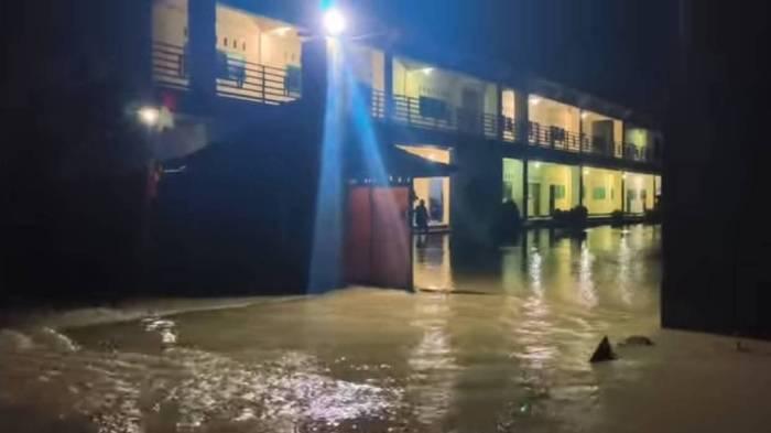 Dua Desa di Kecamatan Lunyuk Sumbawa Dilanda Banjir, Pemukiman dan Sekolah Tergenang