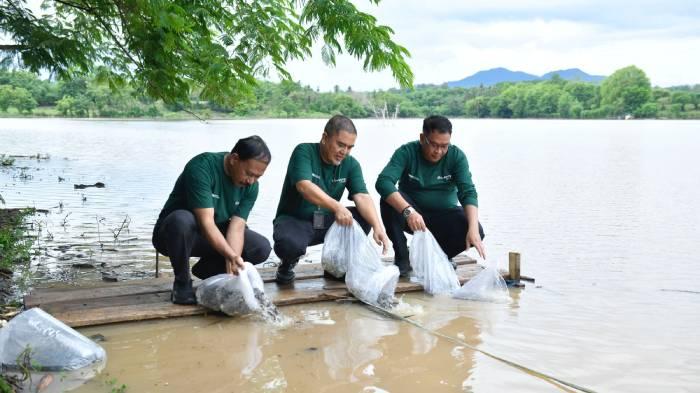Bank-NTB-Syariah-menebar-bibit-ikan.jpg