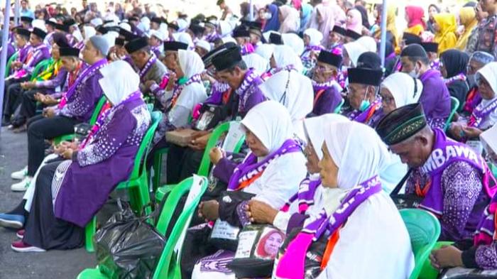 Bupati Sumbawa Lepas Keberangkatan Ratusan Calon Jemaah Haji