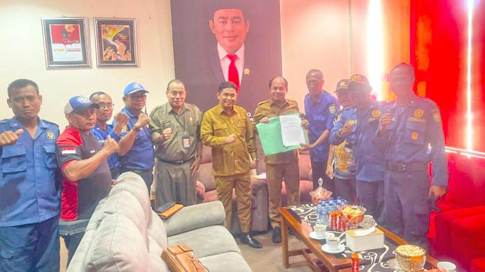 DPRD-Sumbawa-Terima-Tenaga-Kontrak-Damkar-akan-Suarakan-Nasib-ke-Presiden-dan-Menpan-RB.jpg