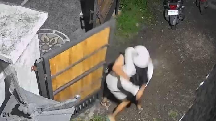 DUEL-MAUT-DI-MATARAM-GEGARA-MASALAH-UTANG.jpg