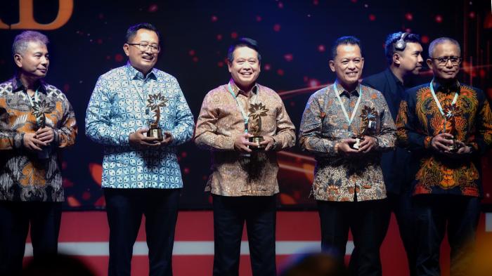 Konsisten Perkuat Literasi dan Inklusi Keuangan Syariah, BSI Terima Penghargaan dari OJK