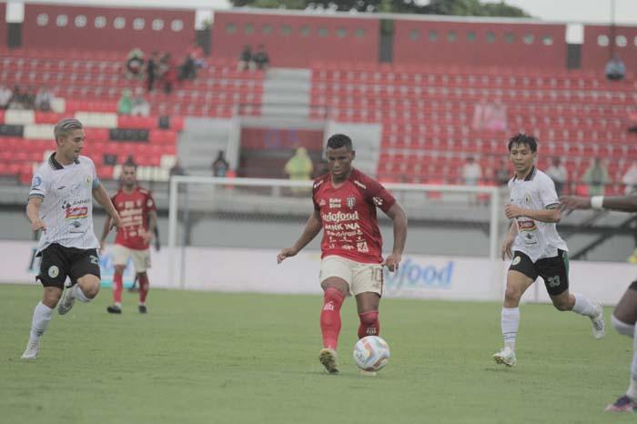 Duel-Bali-United-vs-PSS.jpg