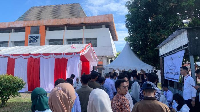 Warga Kota Mataram Antre Berjam-jam Demi Bertemu Wapres Gibran dan Dapat BSU