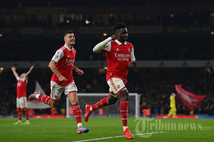 Gelandang-Arsenal-Inggris-Bukayo-Saka-merayakan-setelah-mencetak-gol.jpg