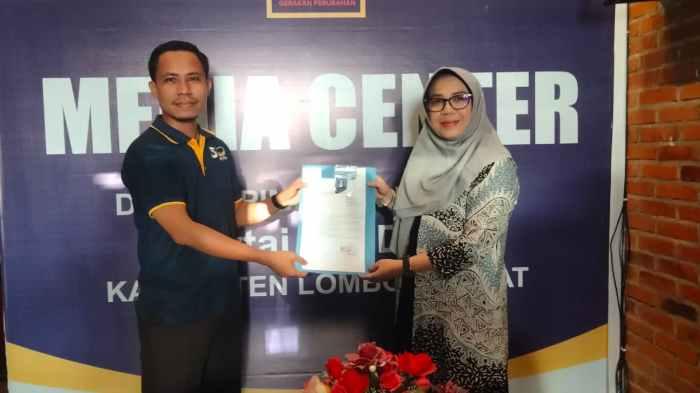 Khaeratun, Istri Mantan Bupati Lobar Kembalikan Formulir Pendaftaran ke NasDem dan PAN