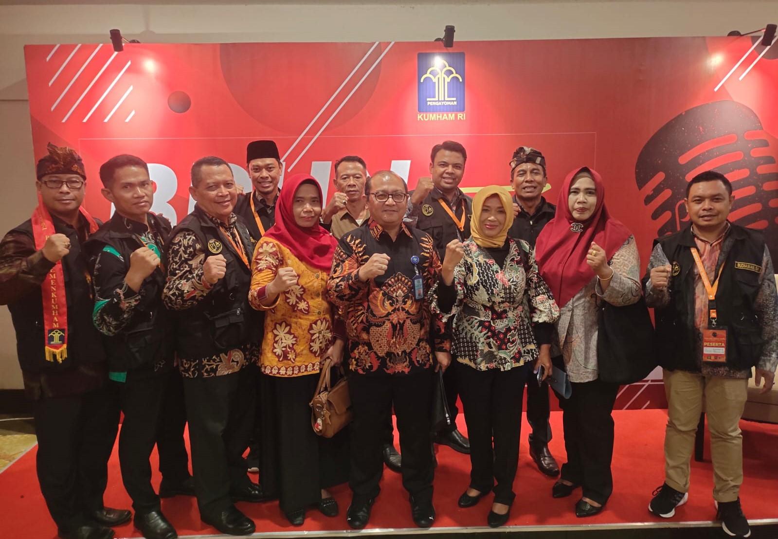 Sepuluh Kepala Desa dari NTB Raih Penghargaan dalam Paralegal Justice Award 2023