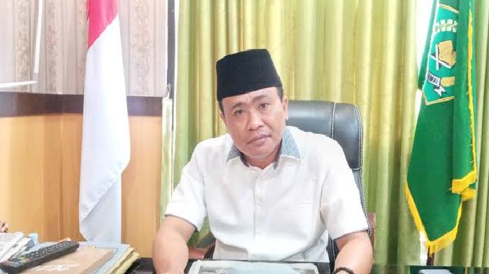 Kepala-Kantor-Wilayah-Kementerian-Agama-Provinsi-NTB-Zamroni-Aziz-RY.jpg