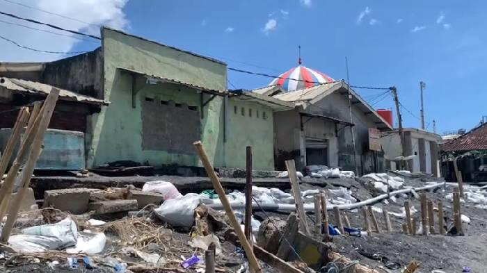 Kondisi-rumah-warga-di-Kelurahan-Bintaro-Ampenan-rusak-akibat-abrasi.jpg