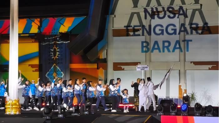 Kontingen-Provinsi-NTB-saat-mengikuti-parade-pada-pembukaan-Fornas.jpg