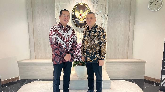 Lalu-Muhamad-Iqbal-bersama-Menteri-Perhubungan.jpg