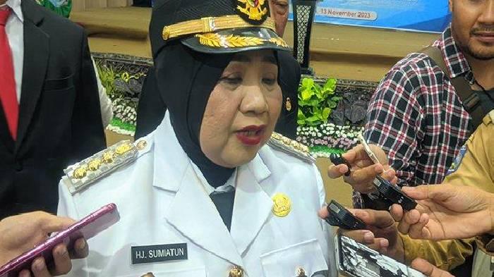 Mantan-Bupati-Lombok-Barat-Hj-Sumiatun.jpg