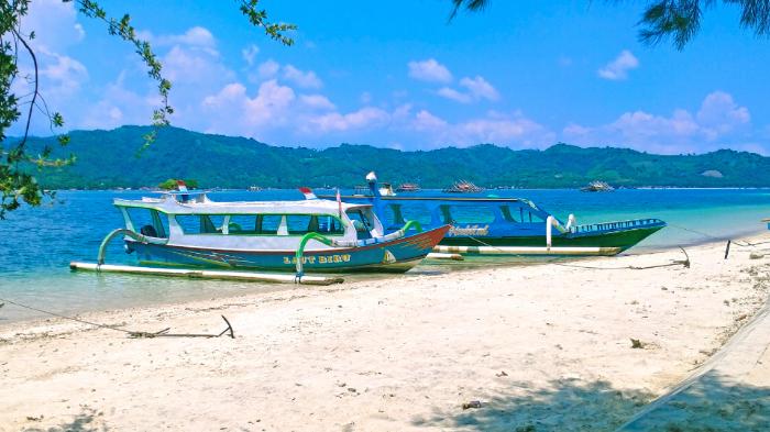 Mengintip-Indahnya-Gili-Sudak-Tempat-Wisata-yang-Menarik-Dikunjungi.jpg
