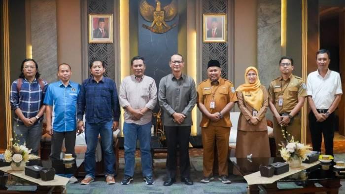 Mohan-Roliskana-mempersiapkan-diri-untuk-Anugerah-Kebudayaan-PWI-Pusat.jpg
